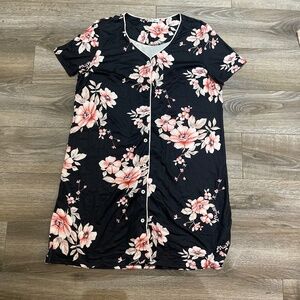 3/$30- Women’s size medium “Ekouaer” floral night gown